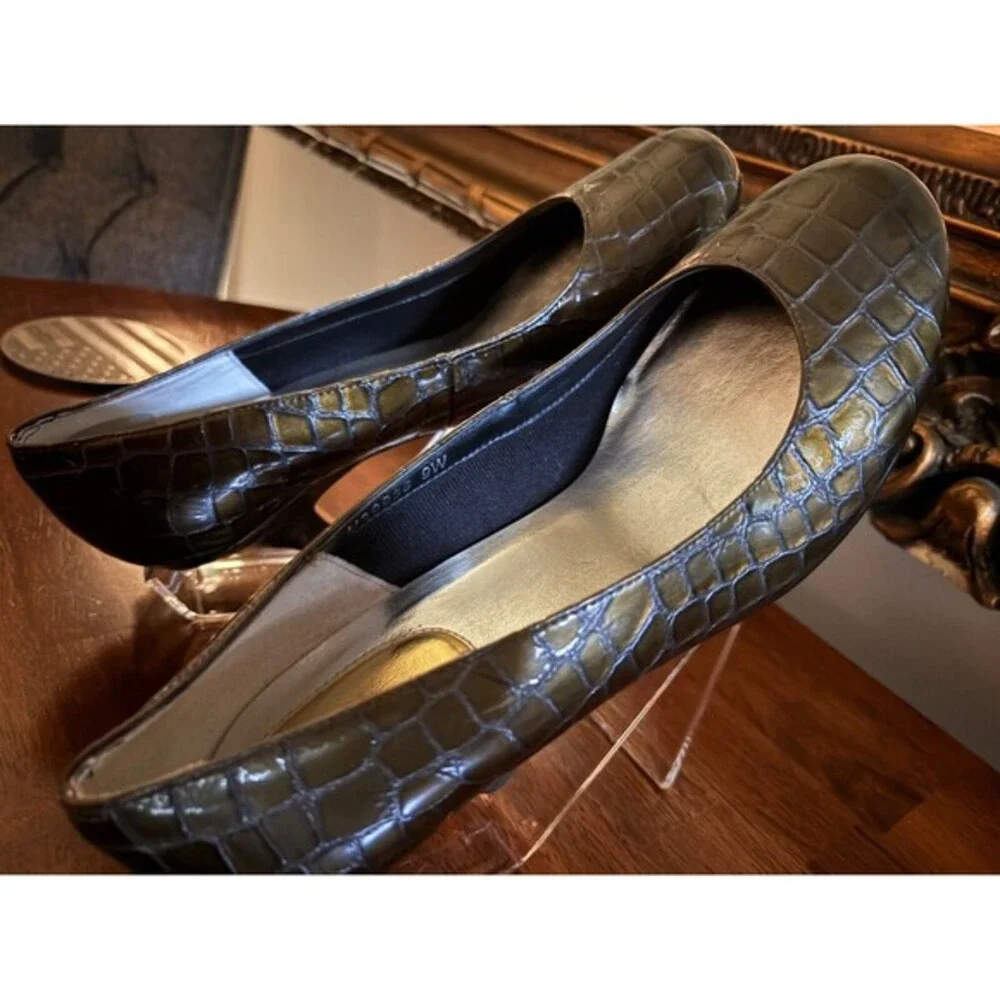 Ros Hommerson Womens‎ 9W Kitten Heels Green Faux  Patent Leather Style 39936